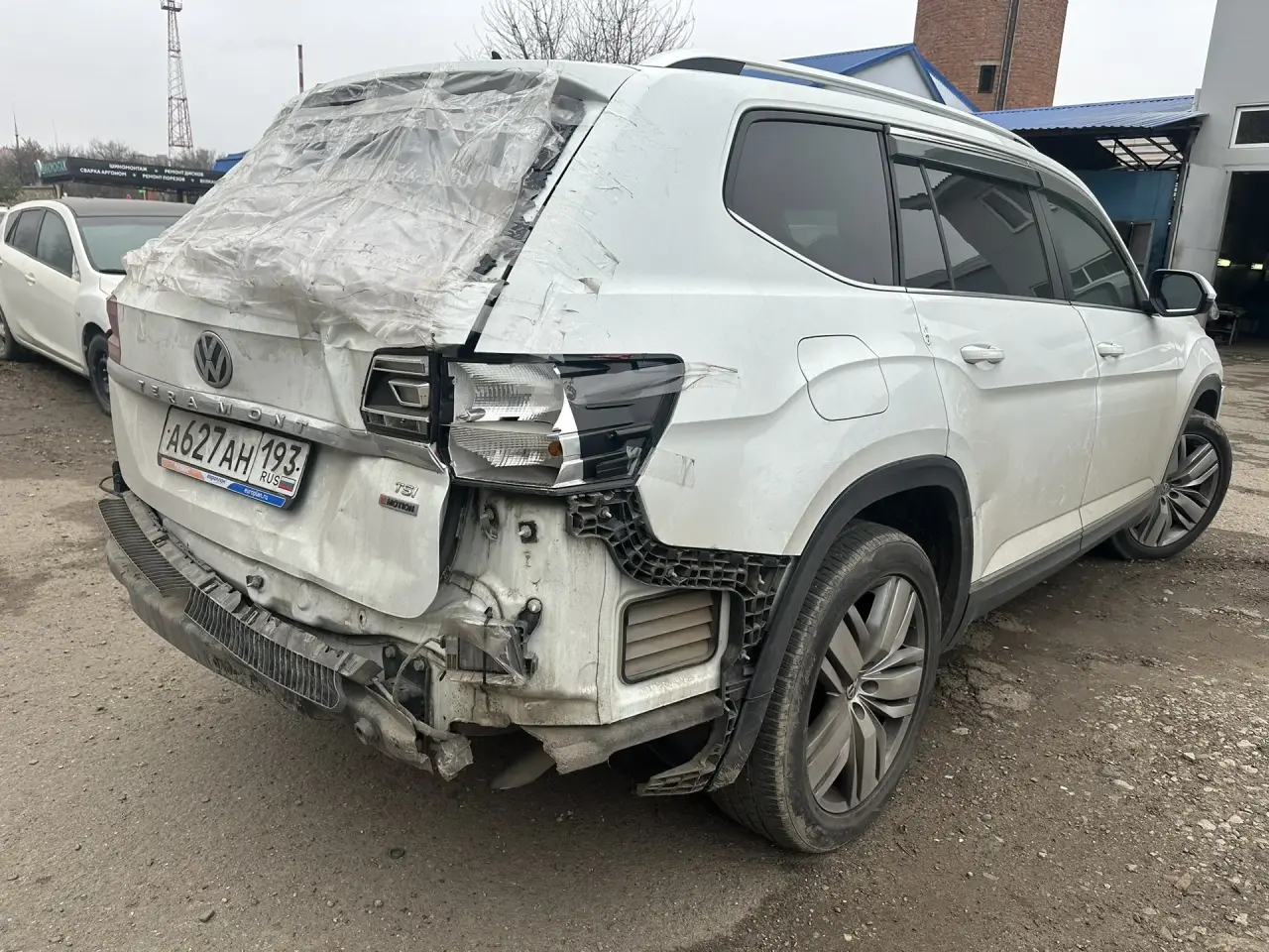 Volkswagen Teramont: повреждение до ремонта